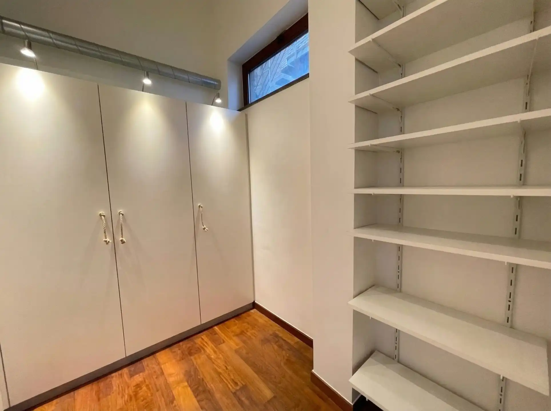 Gelijkvloers appartement met terras in historisch centrum foto 8