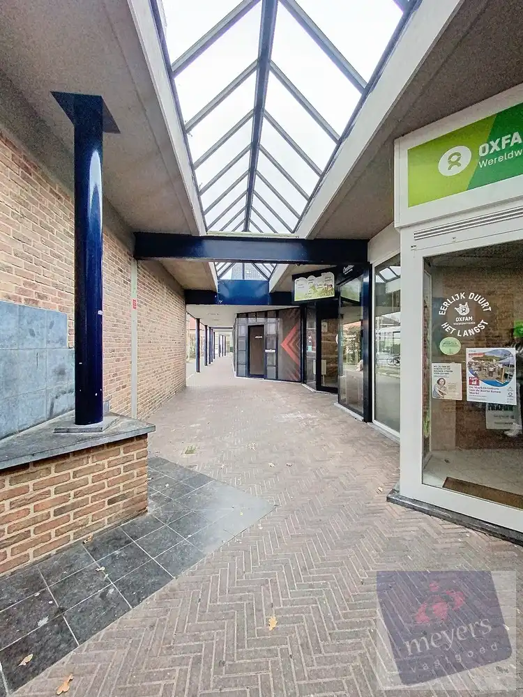 Kantoor- en praktijkruimte met maximale visibiliteit op toplocatie in Alken foto 2