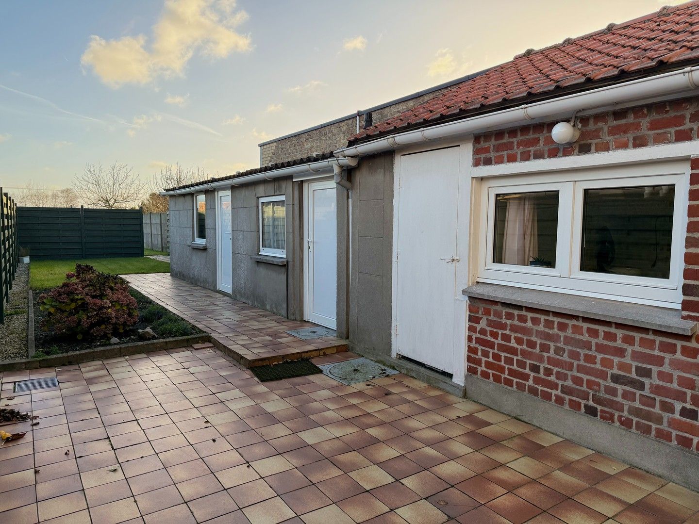 Goed onderhouden rijwoning met garage foto 6