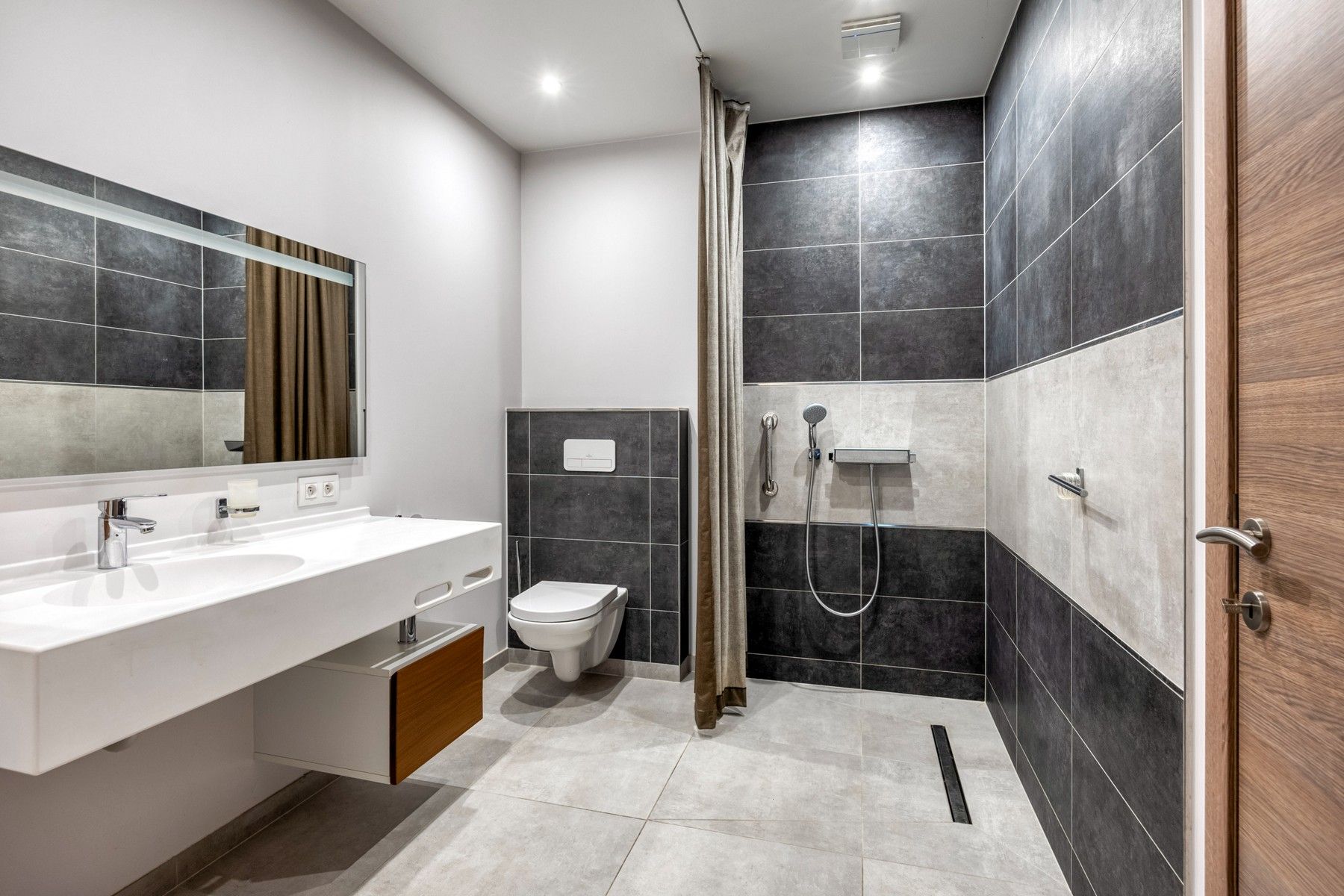 Ruime bungalow op groot perceel foto 8