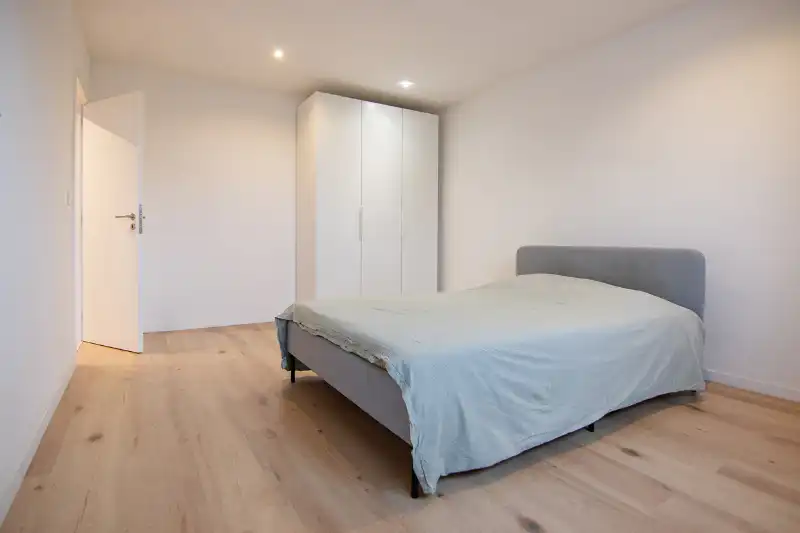 Voll gerenoveerde woning met 5 slpk 3 badk foto 21