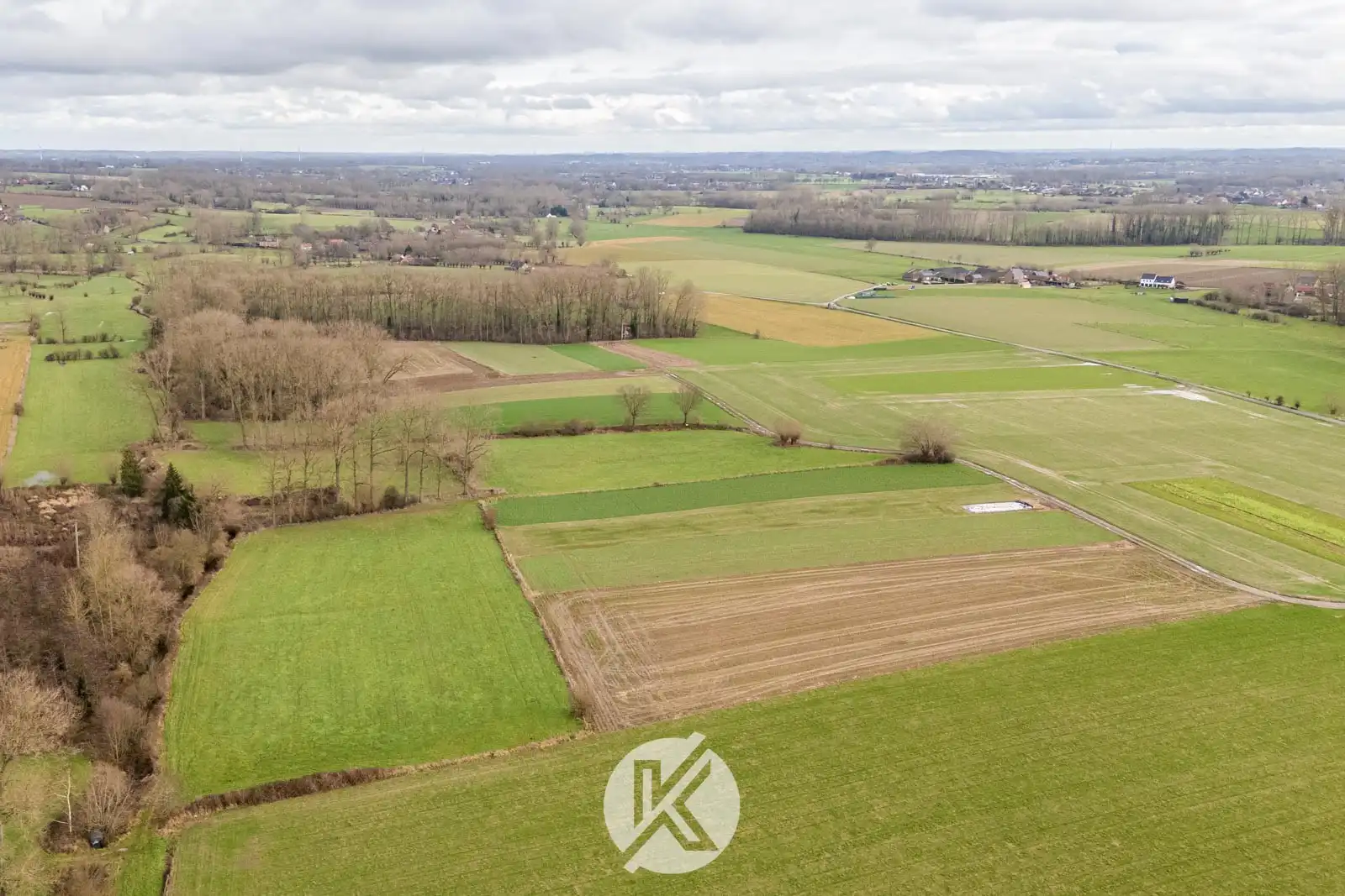 Ruime woning met uitzicht op omliggend landschap foto 5