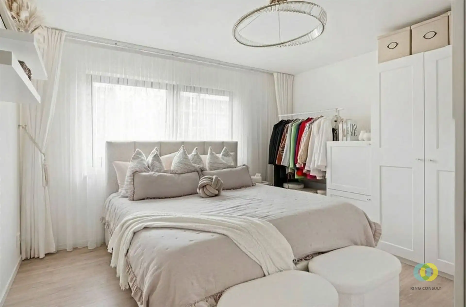 Mooi gerenoveerd appartement met één slaapkamer en bureau foto 7