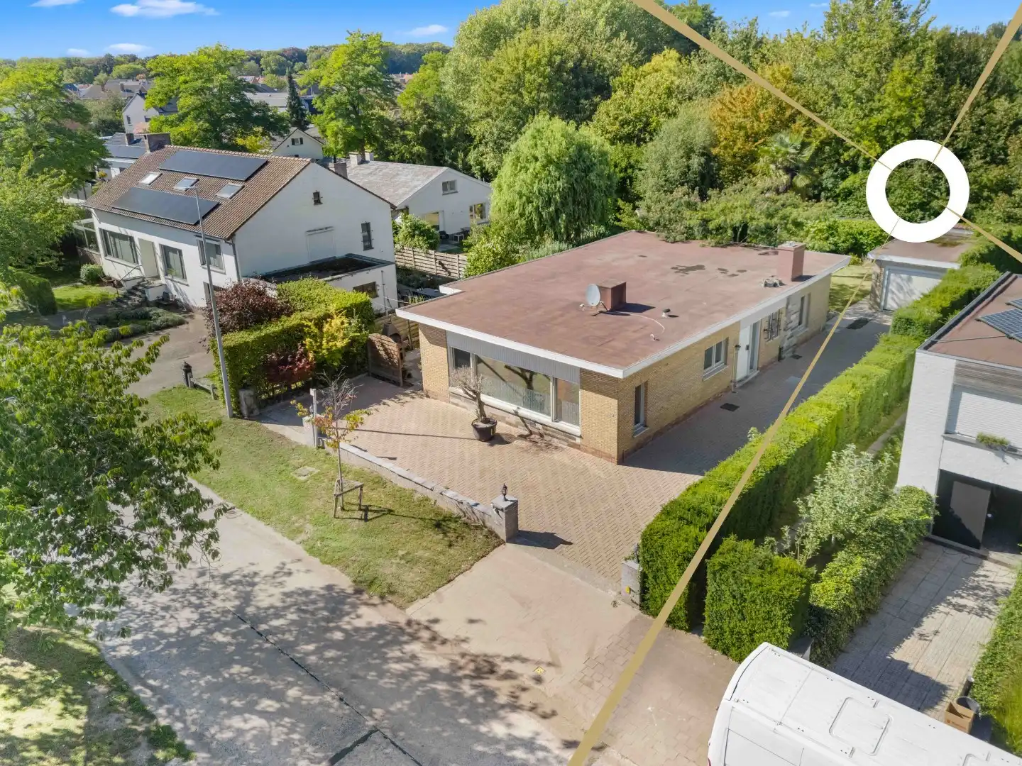 Hoofdfoto van de publicatie: Charmante gelijkvloerse villa met tuin en garage in Sint-Michiels (Brugge)