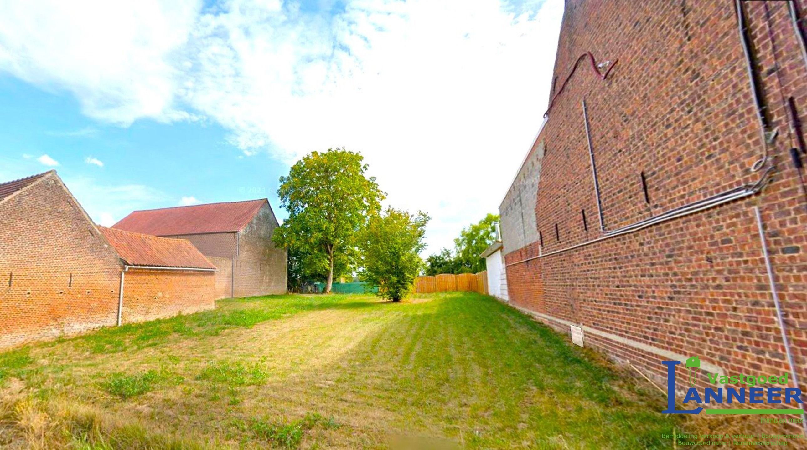 Bouwgrond 640m² voor HOB met vergunning op prachtlocatie foto {{pictureIndex}}