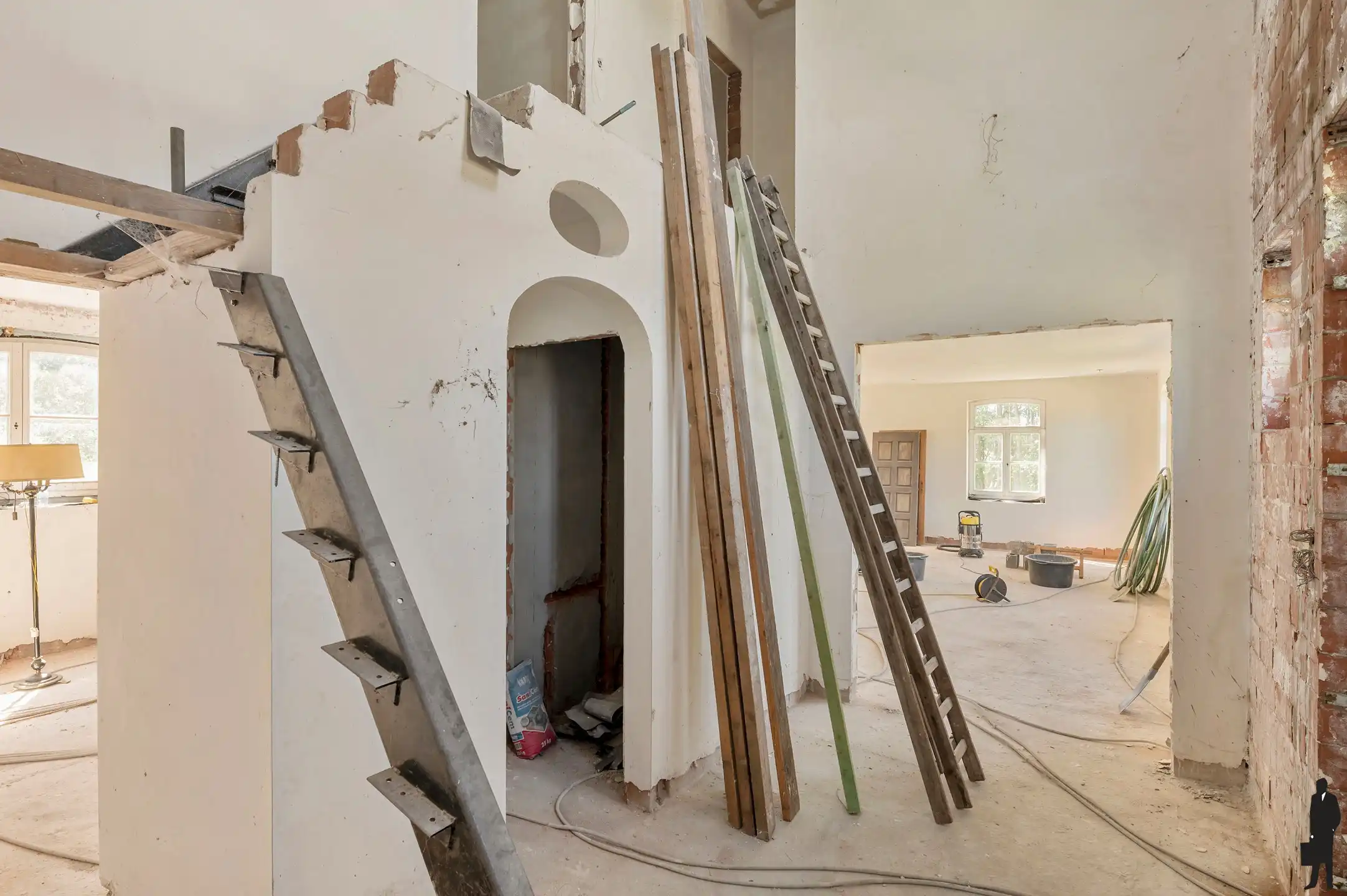 Authentieke hoeve in renovatie op een uitzonderlijk ruim perceel, rustig en landelijk gelegen met een uitstekende zuidelijke oriëntatie. foto 11