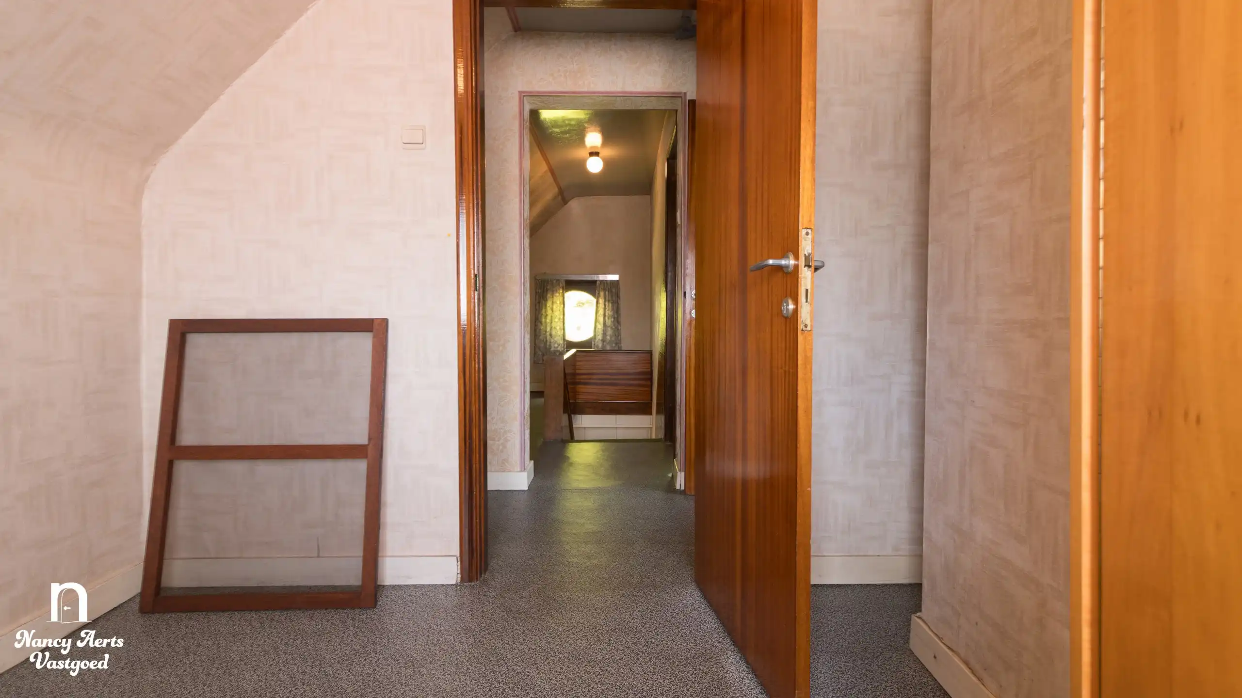 Charmante te renoveren woning op een rustige locatie foto 20