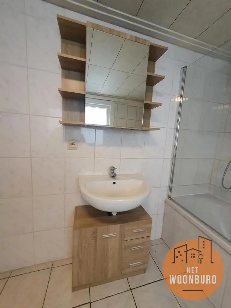 Gerenoveerde rijwoning met terras en tuintje foto 9