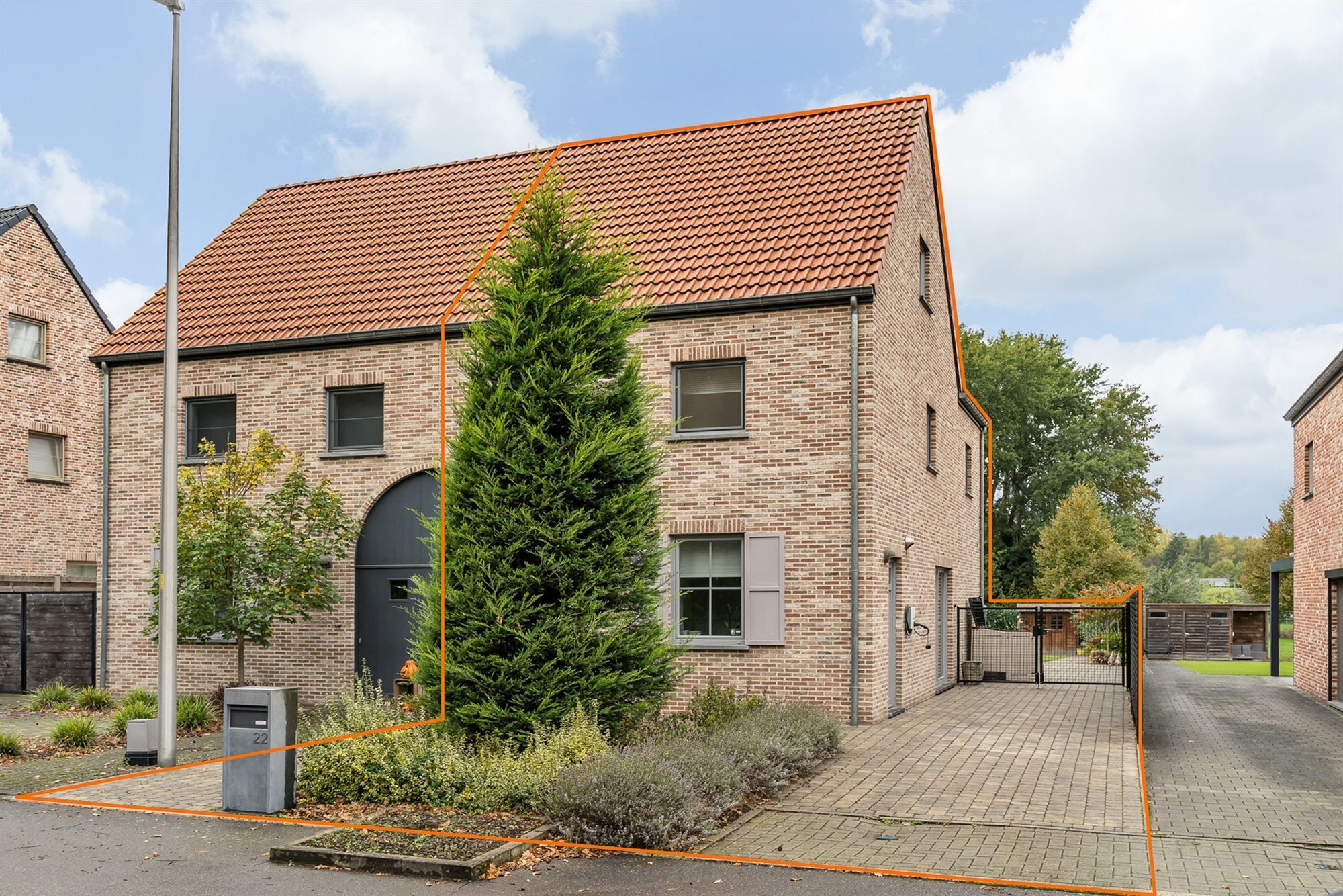 KNAPPE, ENERGIEZUINIGE WONING GELEGEN IN EEN DOODLOPENDE STRAAT OP EEN PERCEEL VAN 4A22CA TE BEVERLO foto {{pictureIndex}}
