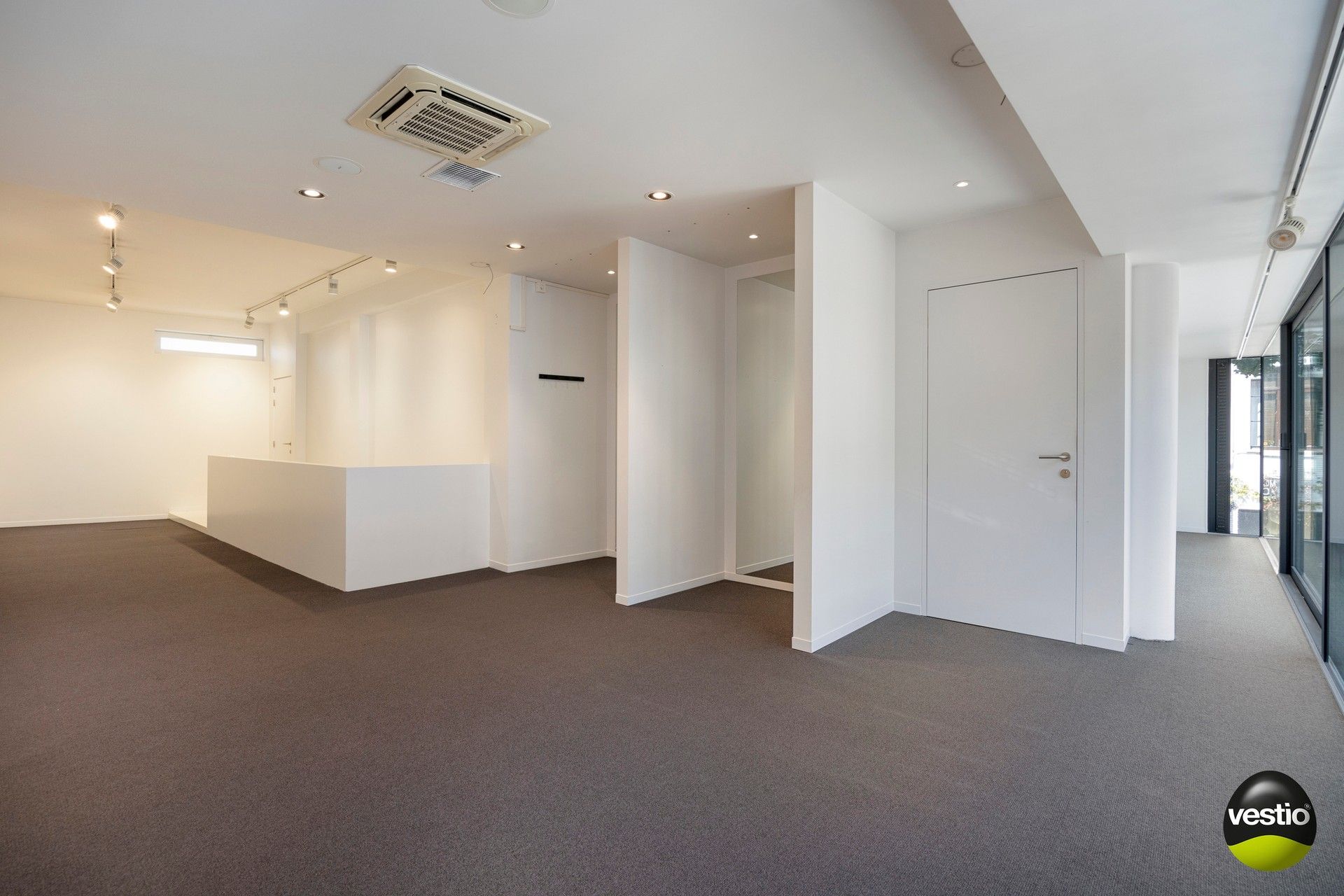 Architecturaal handelspand met bovenliggend (casco) appartement - Aldestraat 54. foto 9