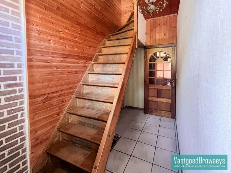 Te renoveren woning met zonrijke tuin nabij het station foto 3