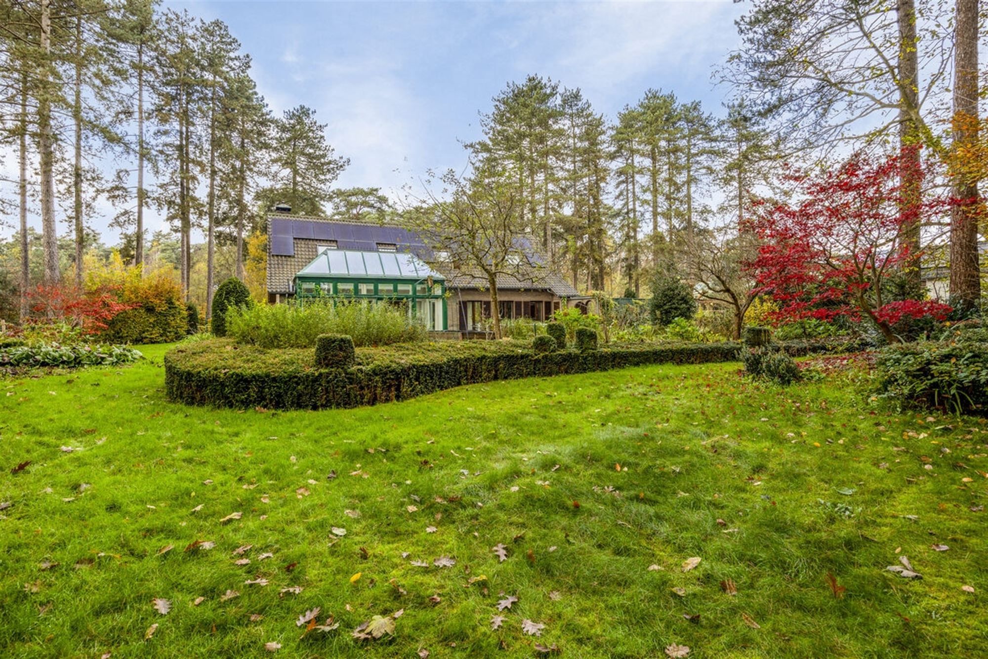 Gerenoveerde energiegunstige grootse villa in een groene residentiële villawijk  foto 38