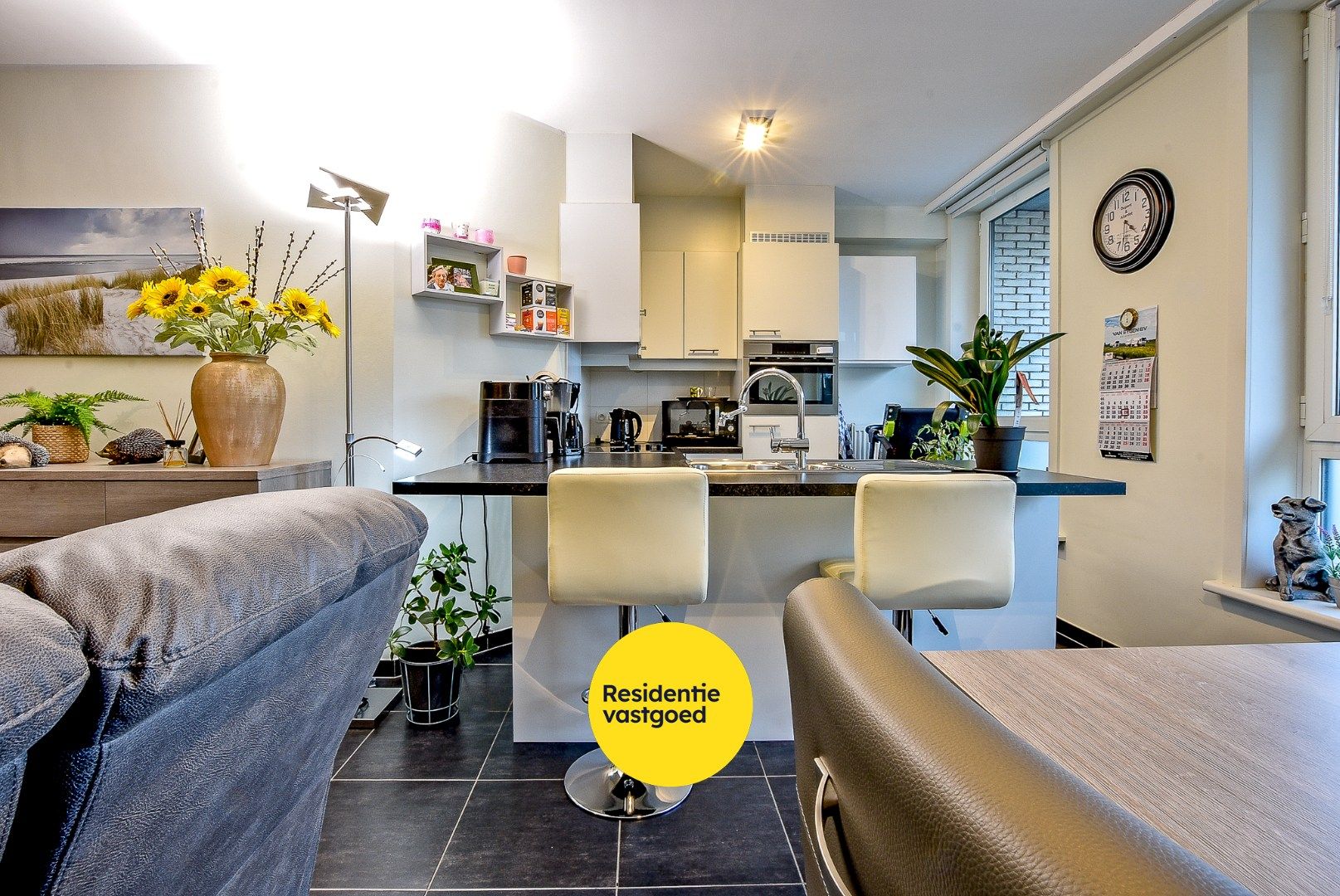 Stijlvol 2 slaapkamer appartement (2010) vlakbij de vismijn in Nieuwpoort. foto 3