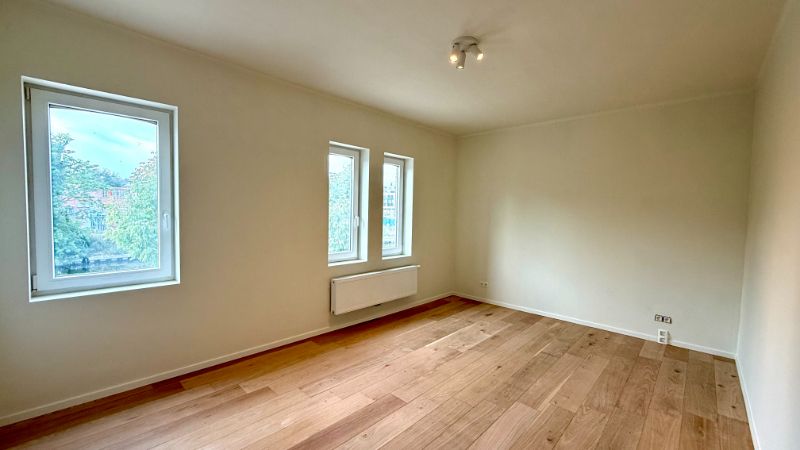 Prachtige vernieuwbouwwoning aan het water in hartje Deinze foto 16