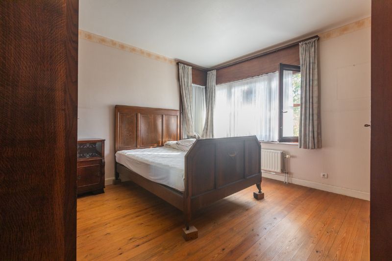 Te moderniseren halfopen bebouwing met 3 slaapkamers (5 mogelijk), garage en tuin met open zicht op weiland. foto 9