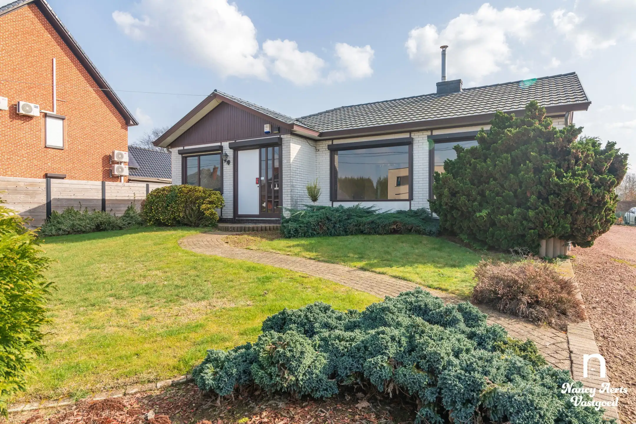 Gelijkvloers wonen met zonnige tuin op een ruim perceel foto 2