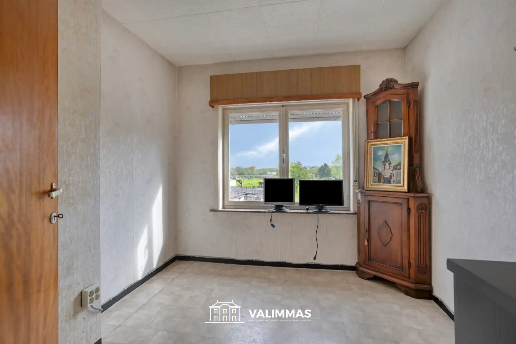 Een landelijk gelegen driegevelwoning met garage en tuin... foto 14