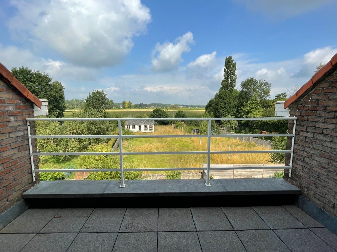 Ruim en lichtrijk duplex appartement met grote inpandige garage in Rotselaar foto 4