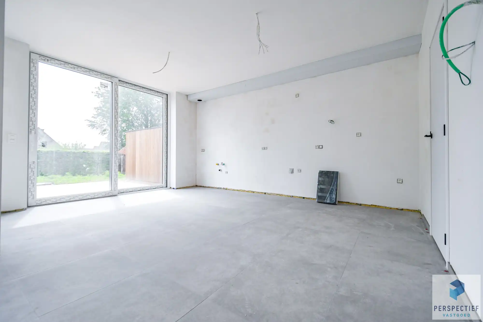 Rustig gelegen afgewerkte moderne nieuwbouwwoning (BEN) met garage en tuin foto 12