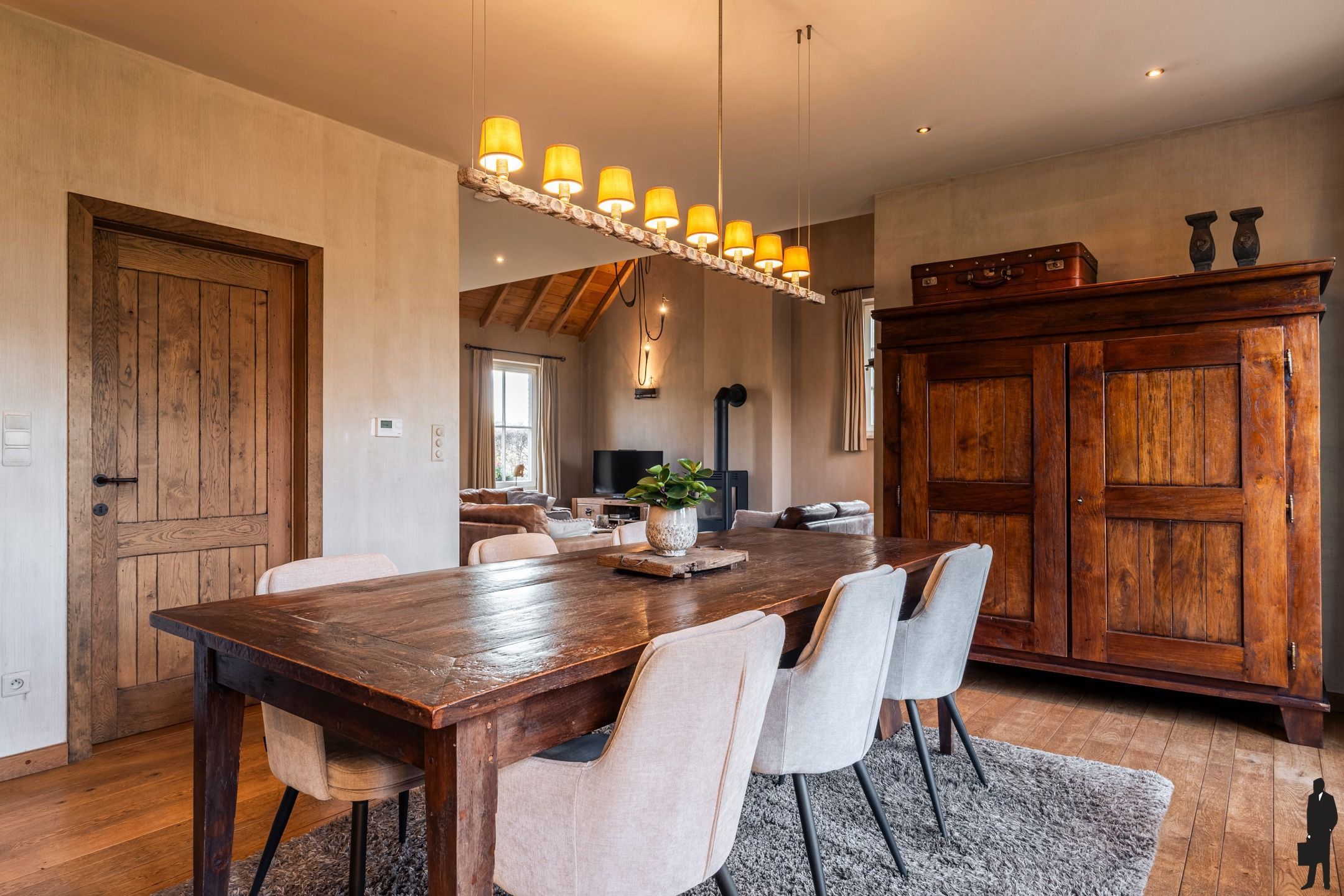 Villa met 4 tot 5 slaapkamers, weiland en paardenstallen (2) foto 4