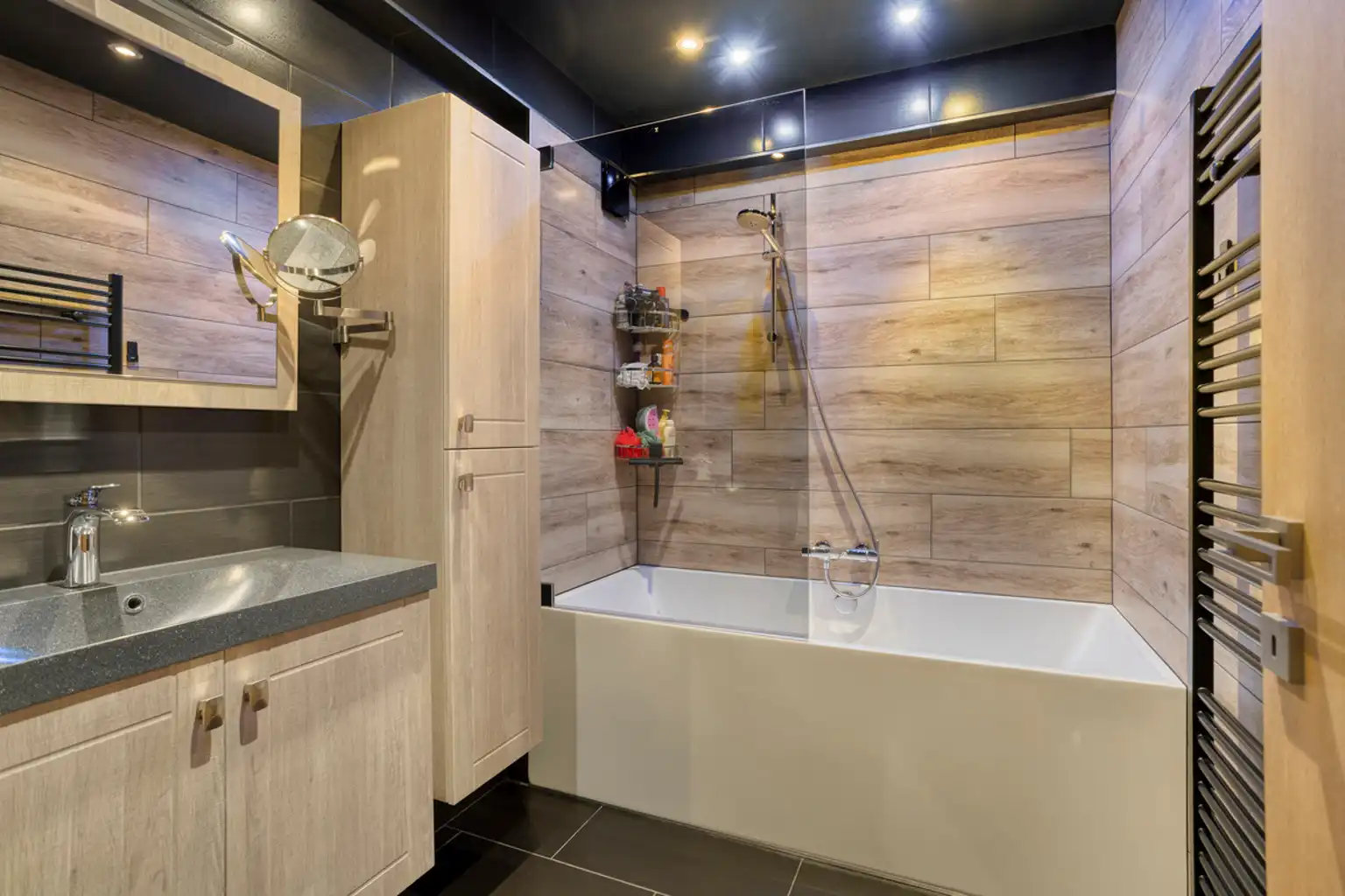 Perfect instapklaar 2-slaapkamerappartement met garage  foto 15
