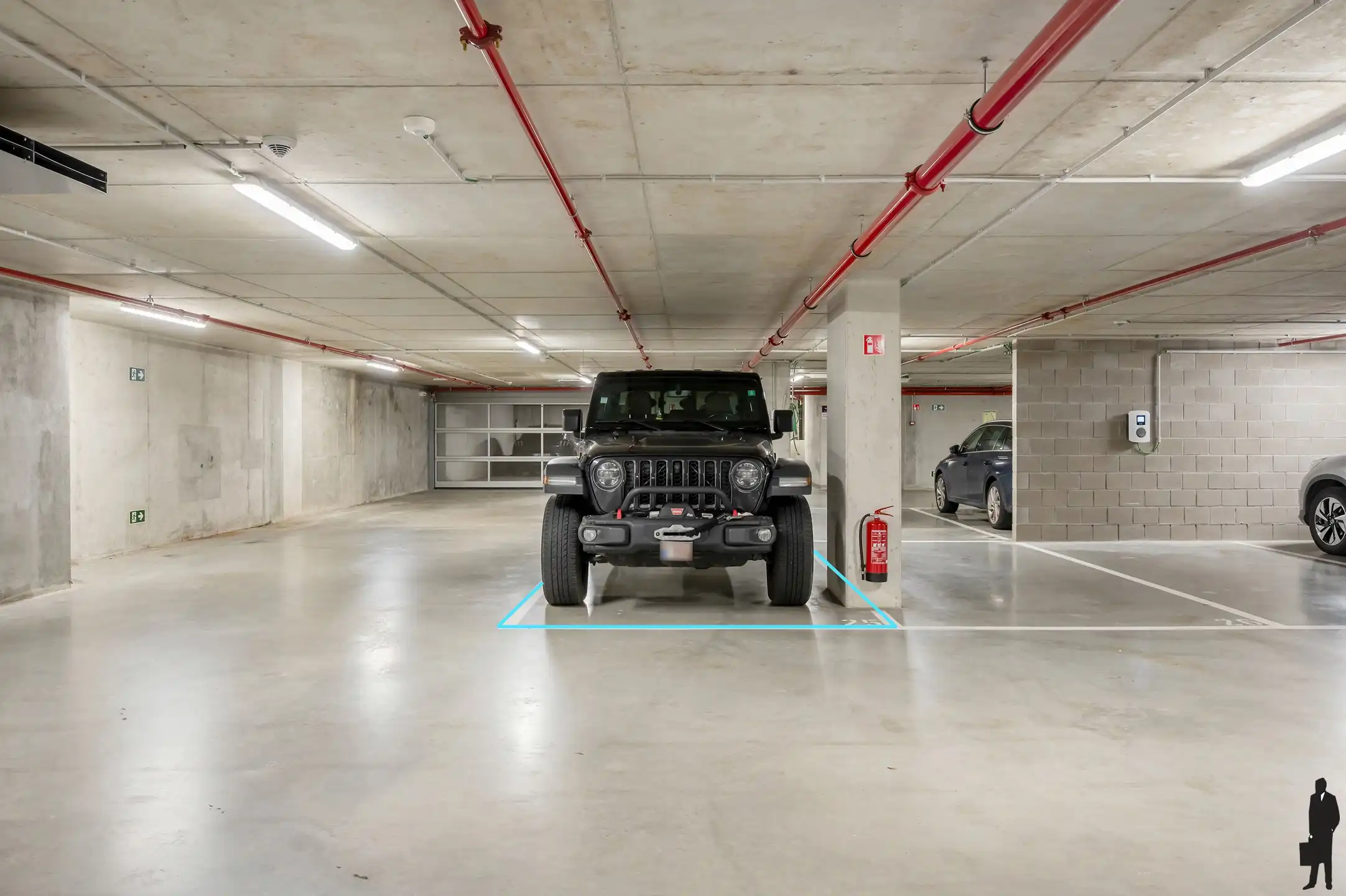 Ruime staanplaats op toplocatie.  foto {{pictureIndex}}