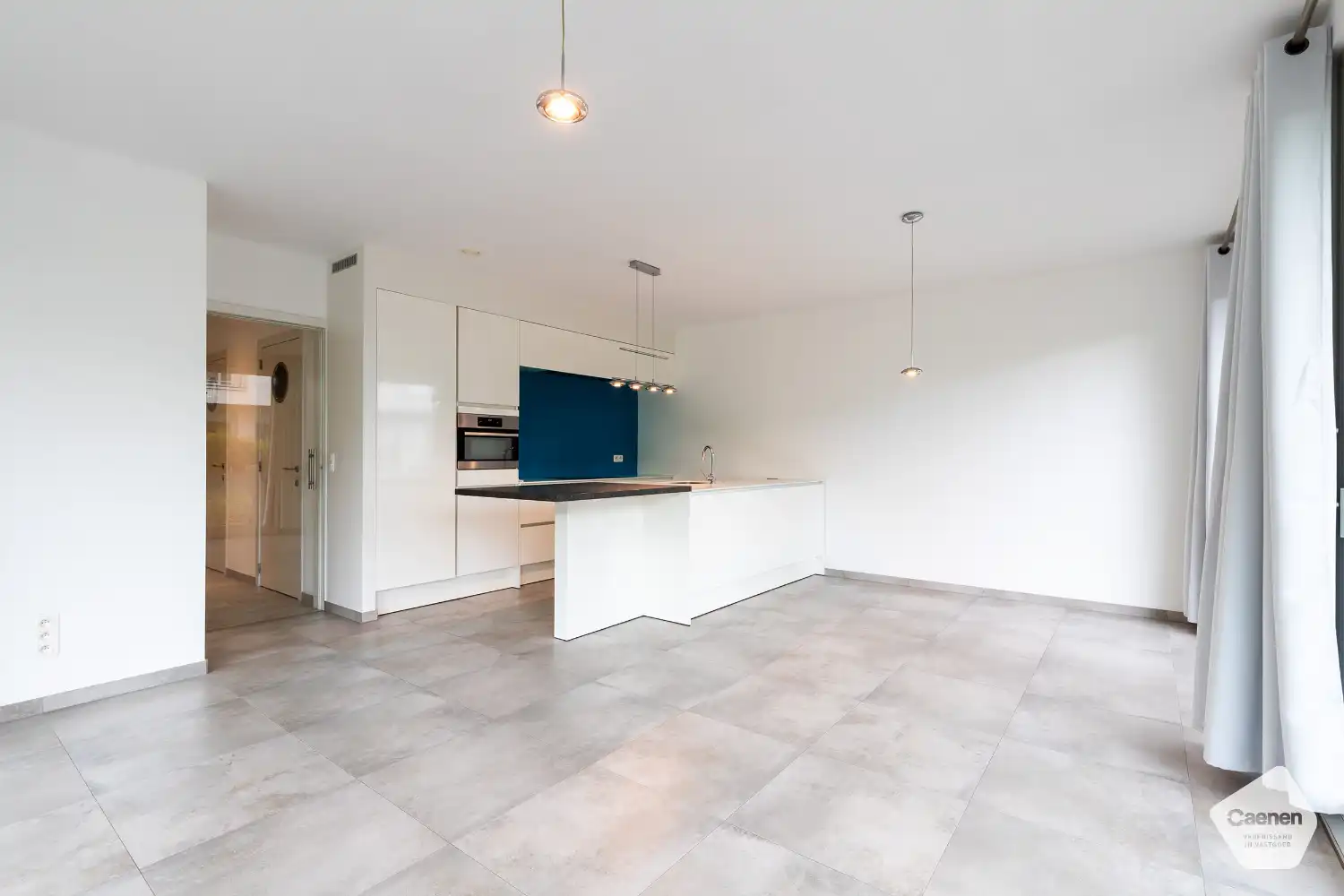 Zeer recent gelijkvloers appartement met 2 slaapkamers foto 2