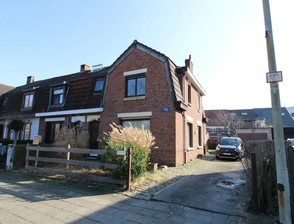 Zeer mooie halfopen woning met garage op gunstige ligging foto 24