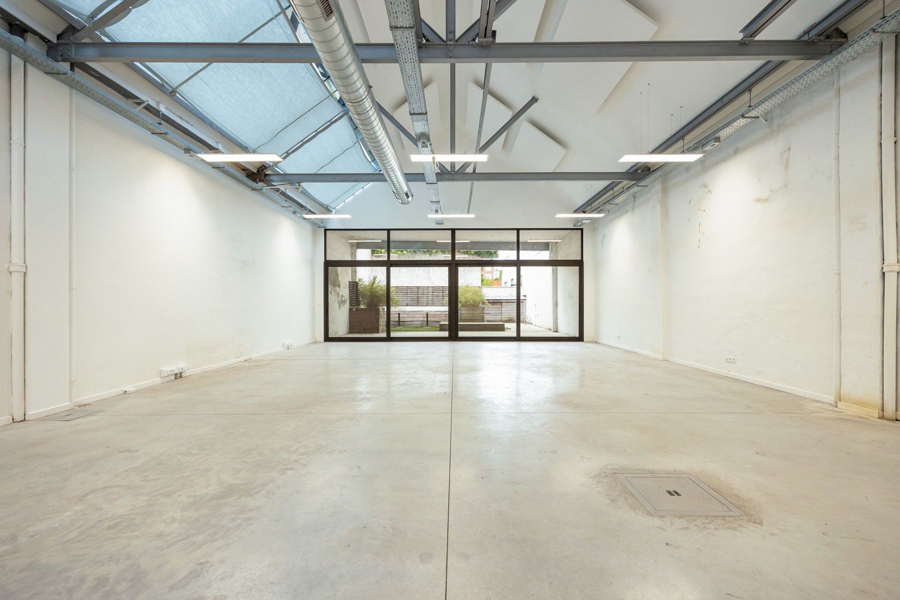 Instapklaar kantoorgebouw te koop in Merksem foto 22