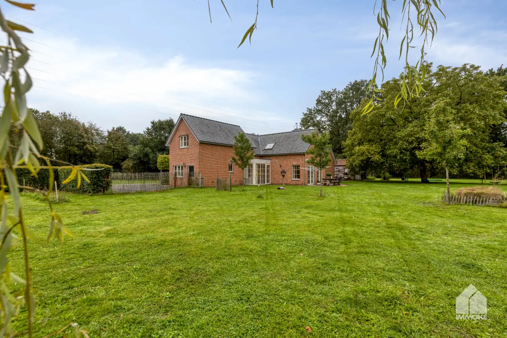 Volledig gerenoveerde, energiezuinige langgevelhoeve op riant perceel van 76 are. foto 42