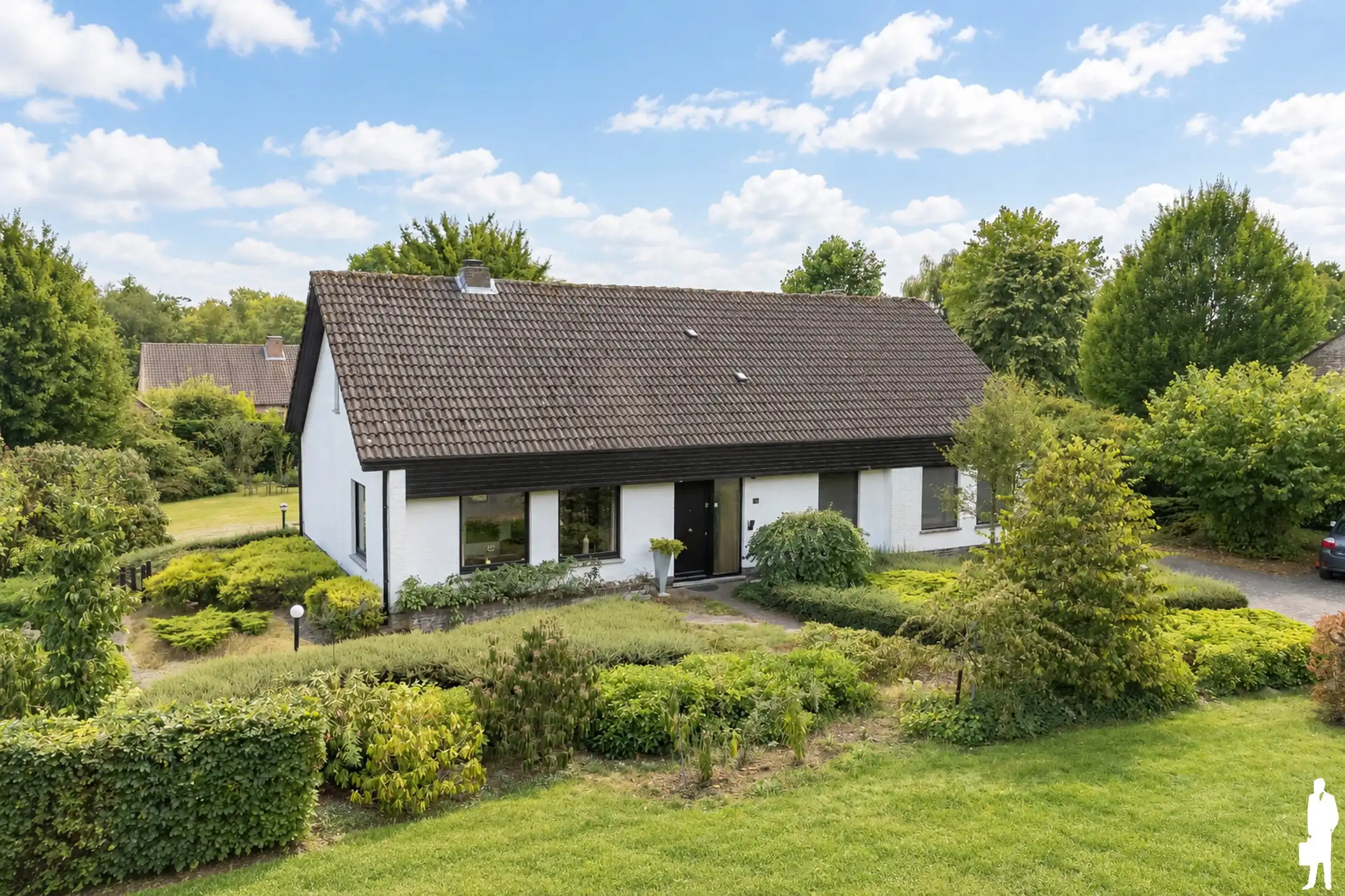 Rustig gelegen villa | 6 slks | 1.705 m² | zuidgericht foto {{pictureIndex}}