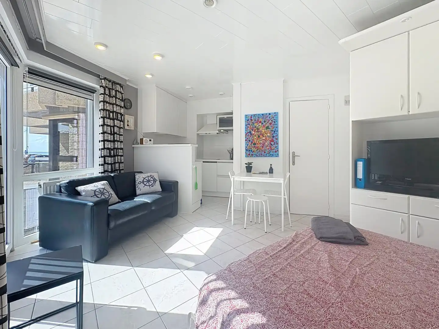 Charmante en zonnige studio te koop op toplocatie in Koksijde foto 3
