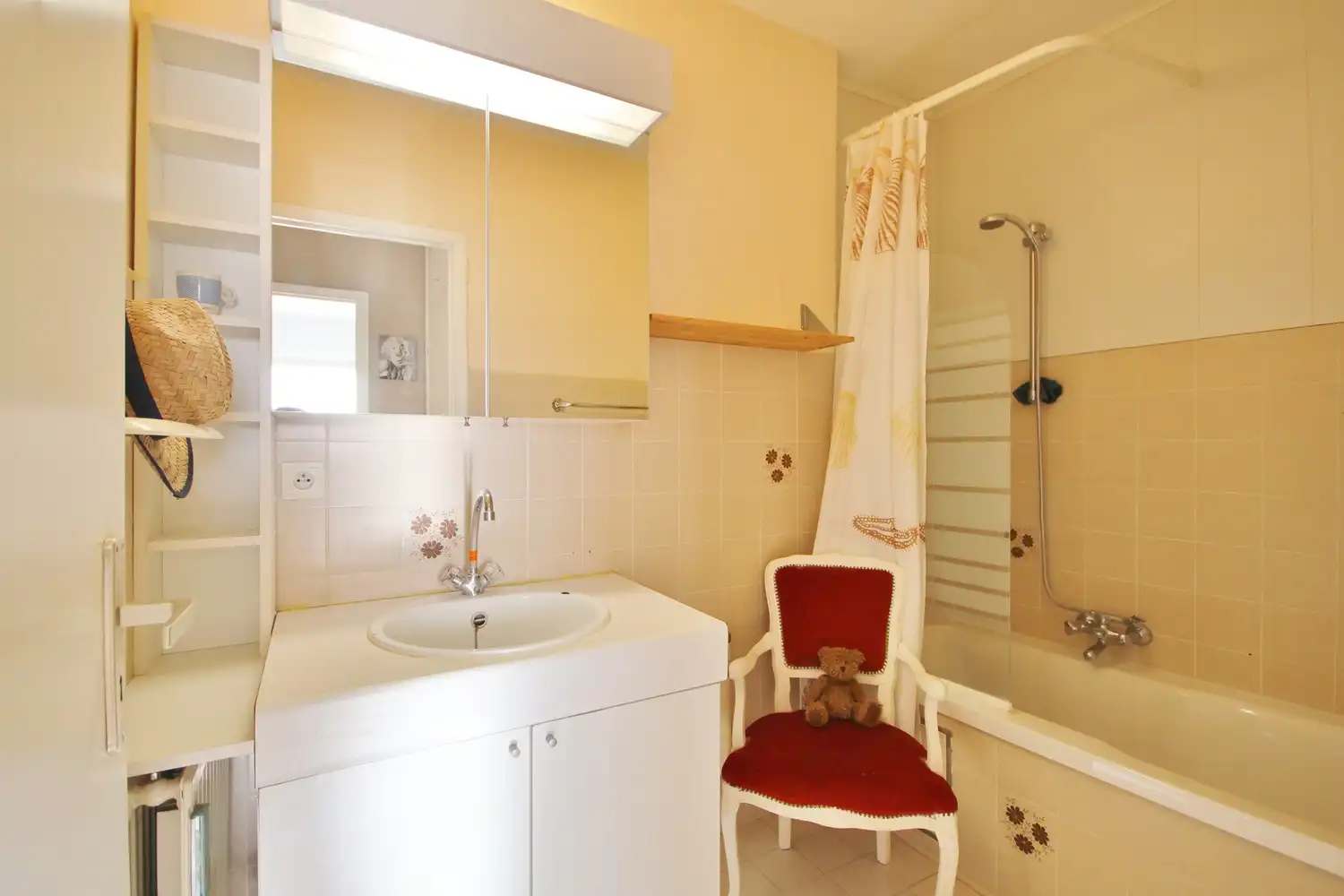 Rustig gelegen appartement in centrum Sint-Truiden foto 8