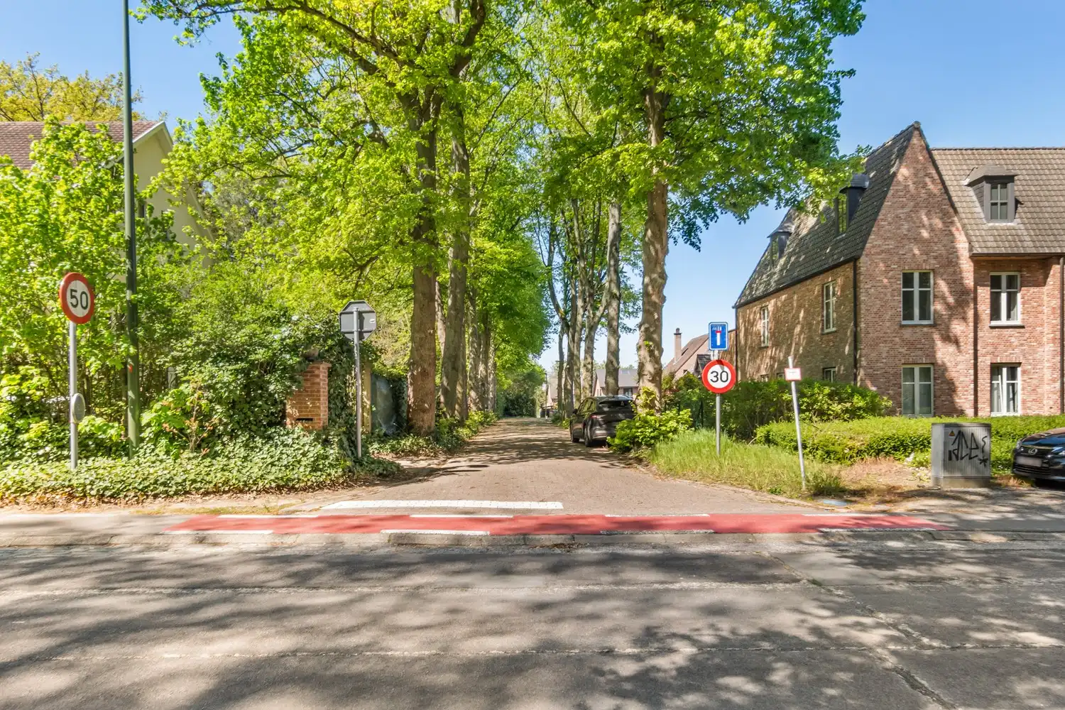 Vrijstaande woning met 4 slaapkamers en een garage op een perceel van 10a 29ca omgeven door groen en op het einde van een doodlopende straat te Oud-Heverlee! foto 2