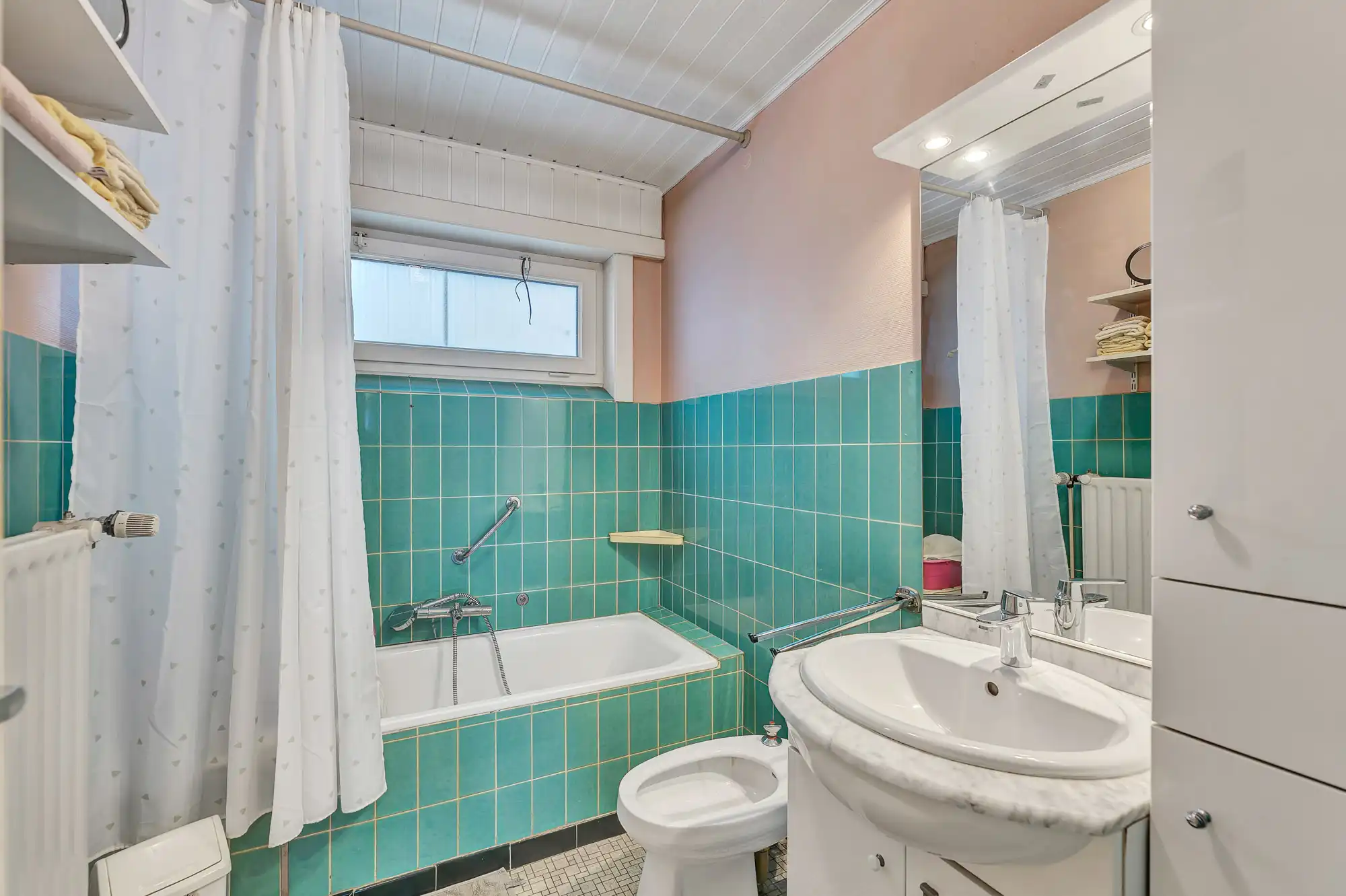 Ruime bungalow met uitzonderlijk potentieel op toplocatie foto 18