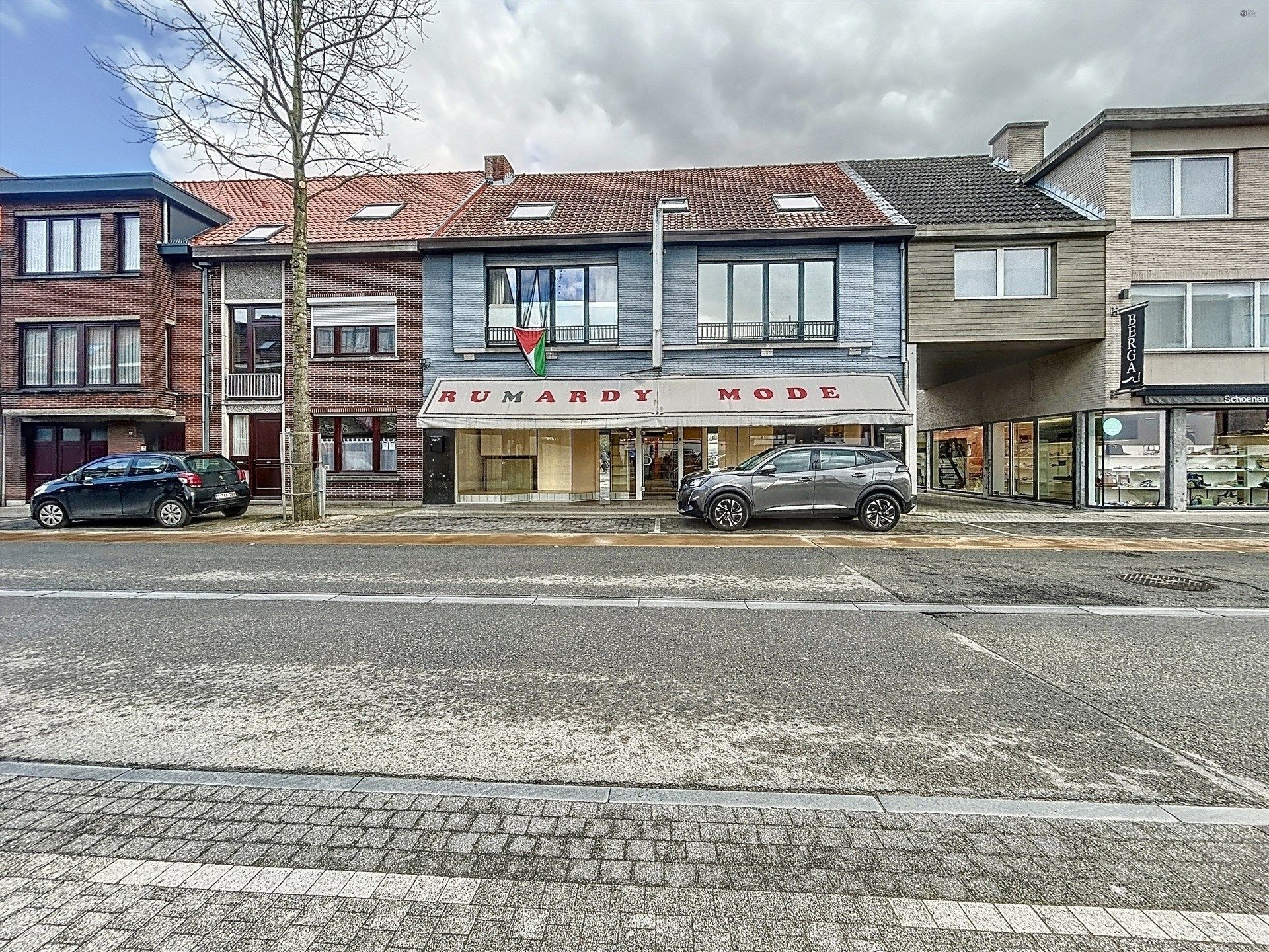 Handelspand met woongelegenheid + 2 appartementen op toplocatie. foto 33