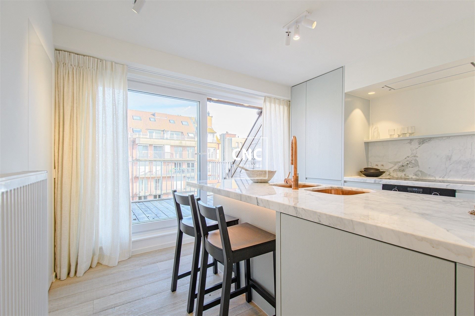 Stijlvol gerenoveerde duplex op toplocatie in Knokke

 foto 11