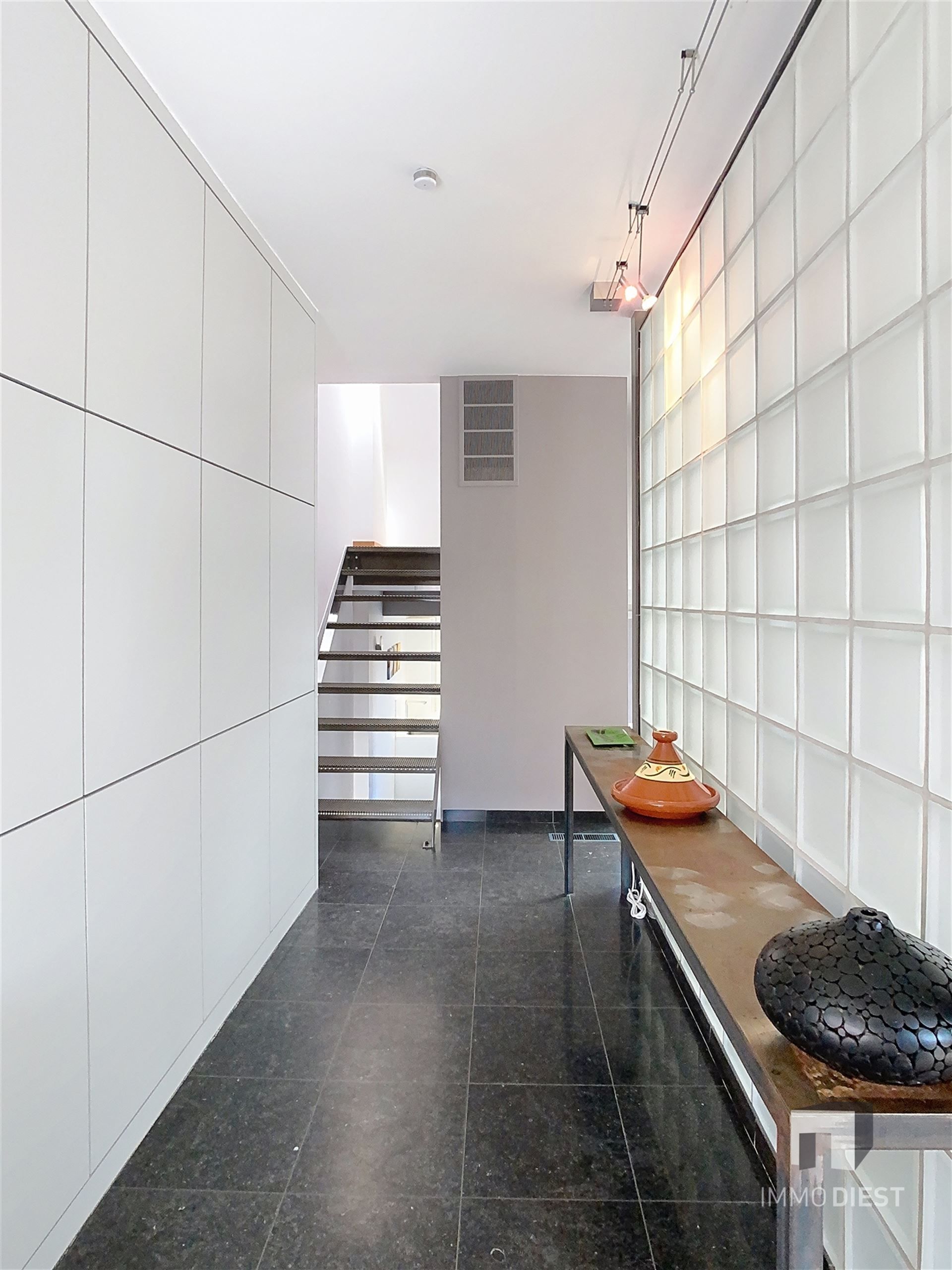 Hippe splitlevel met 3 slaapkamers in hartje Zichem. foto 13
