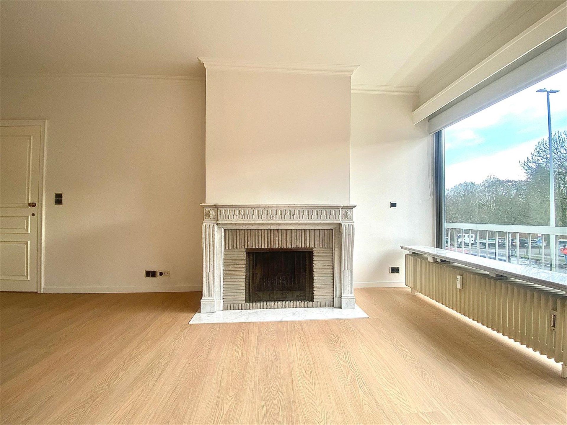 Zeer ruim appartement met drie slaapkamers en garage  foto 5