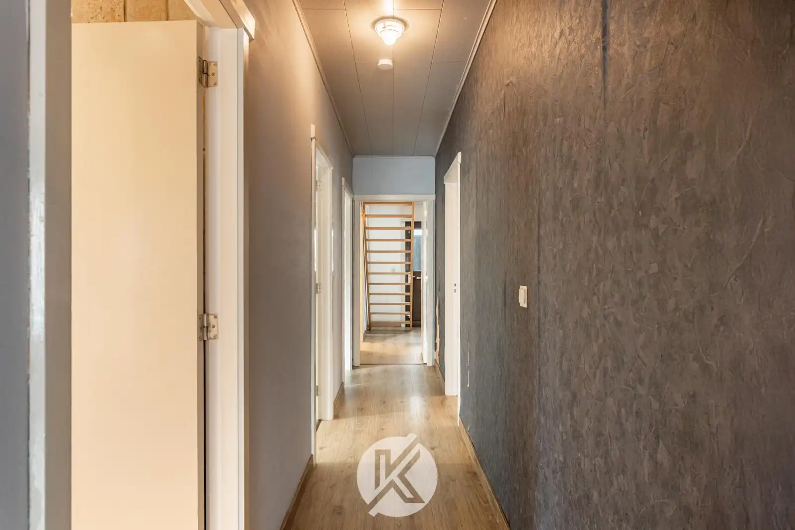 Ruime woning met uitzicht op omliggend landschap foto 13