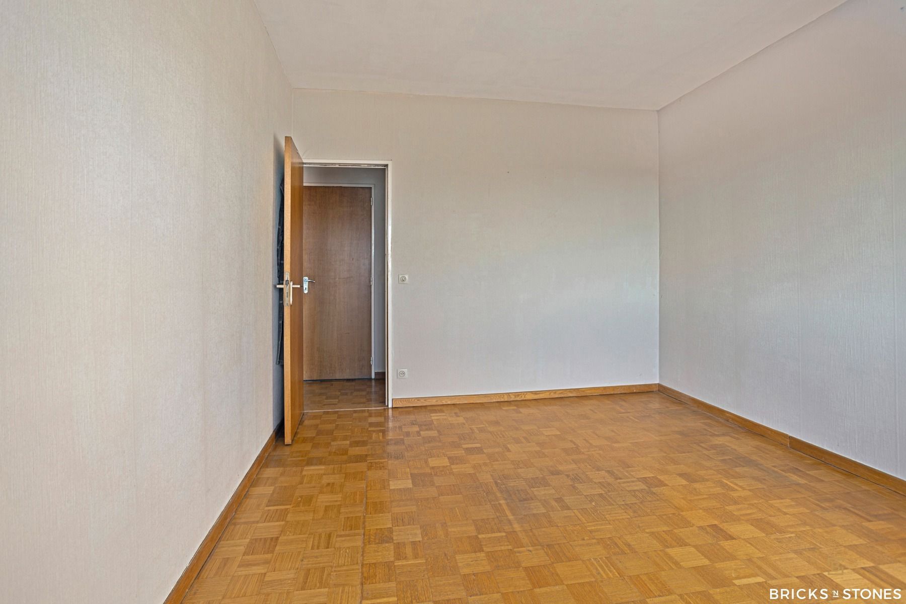 Ruim 2 slaapkamer appartement met terras foto 11