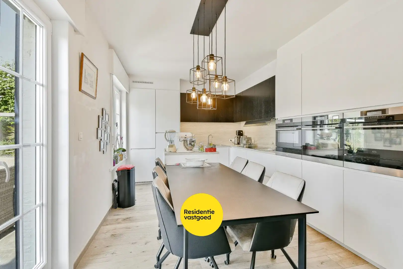 Instapklaar gelijkvloers appartement met privatieve toegang, garage, zonnige tuin en terras nabij zee foto 8
