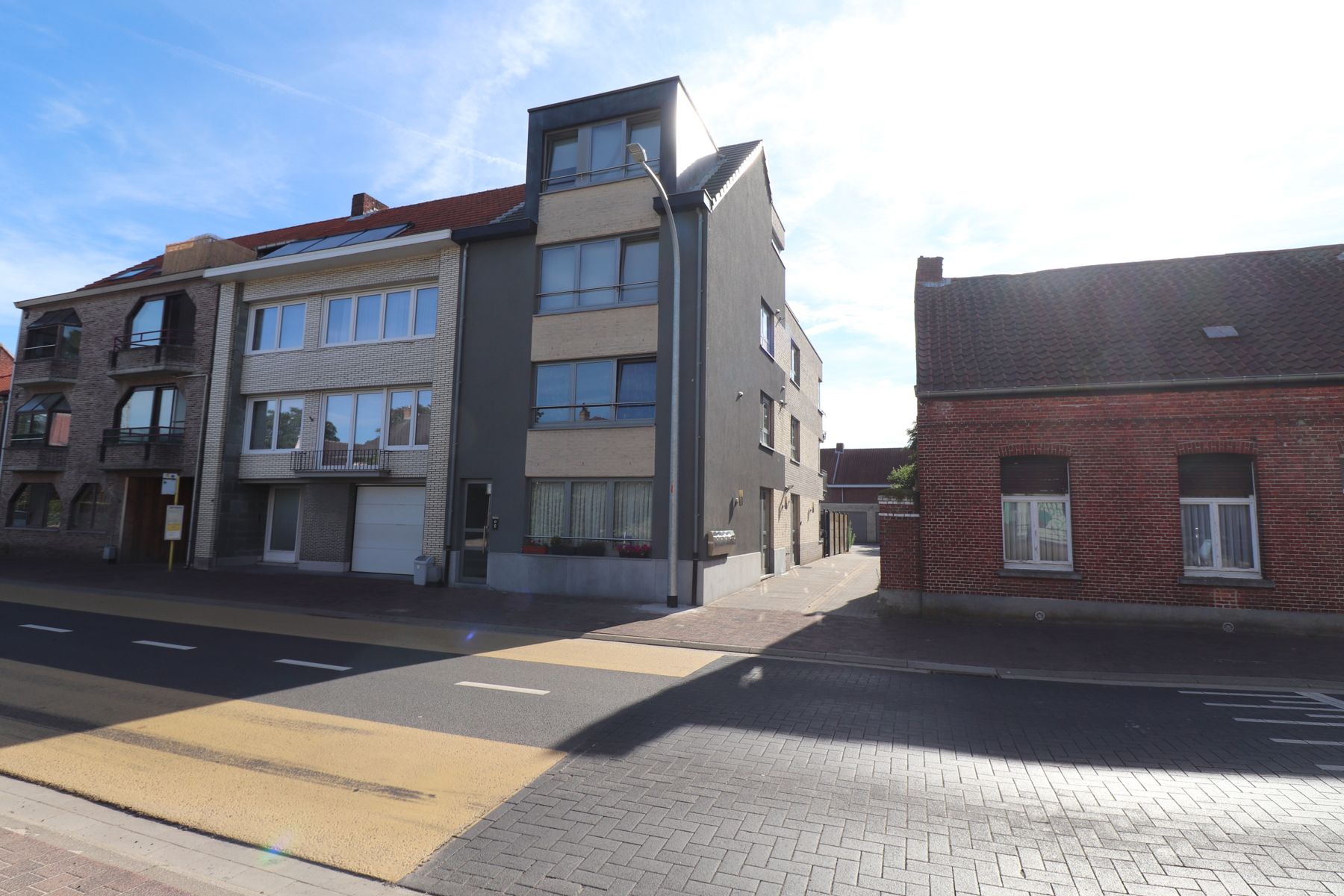 Een appartement op de 1ste verdieping achteraan met 1 slaapkamer en terras. foto {{pictureIndex}}