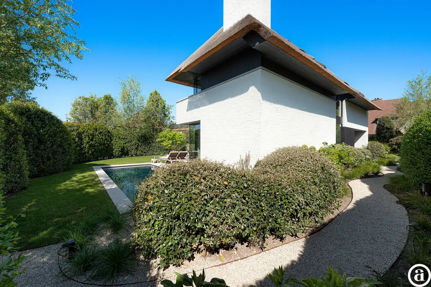 Exclusieve villa met zwembad en prachtige tuin in Knokke. foto 14