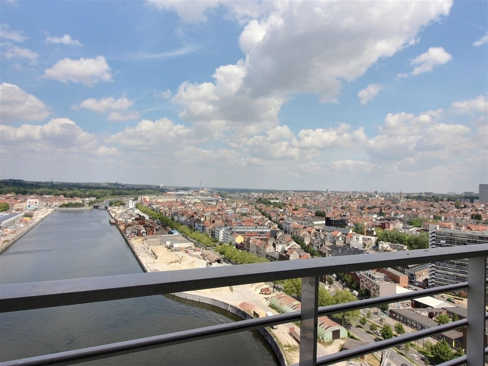 Modern en lichtrijk 2SK Appartement met terras - Akenkaai / Up-site Toor foto 4