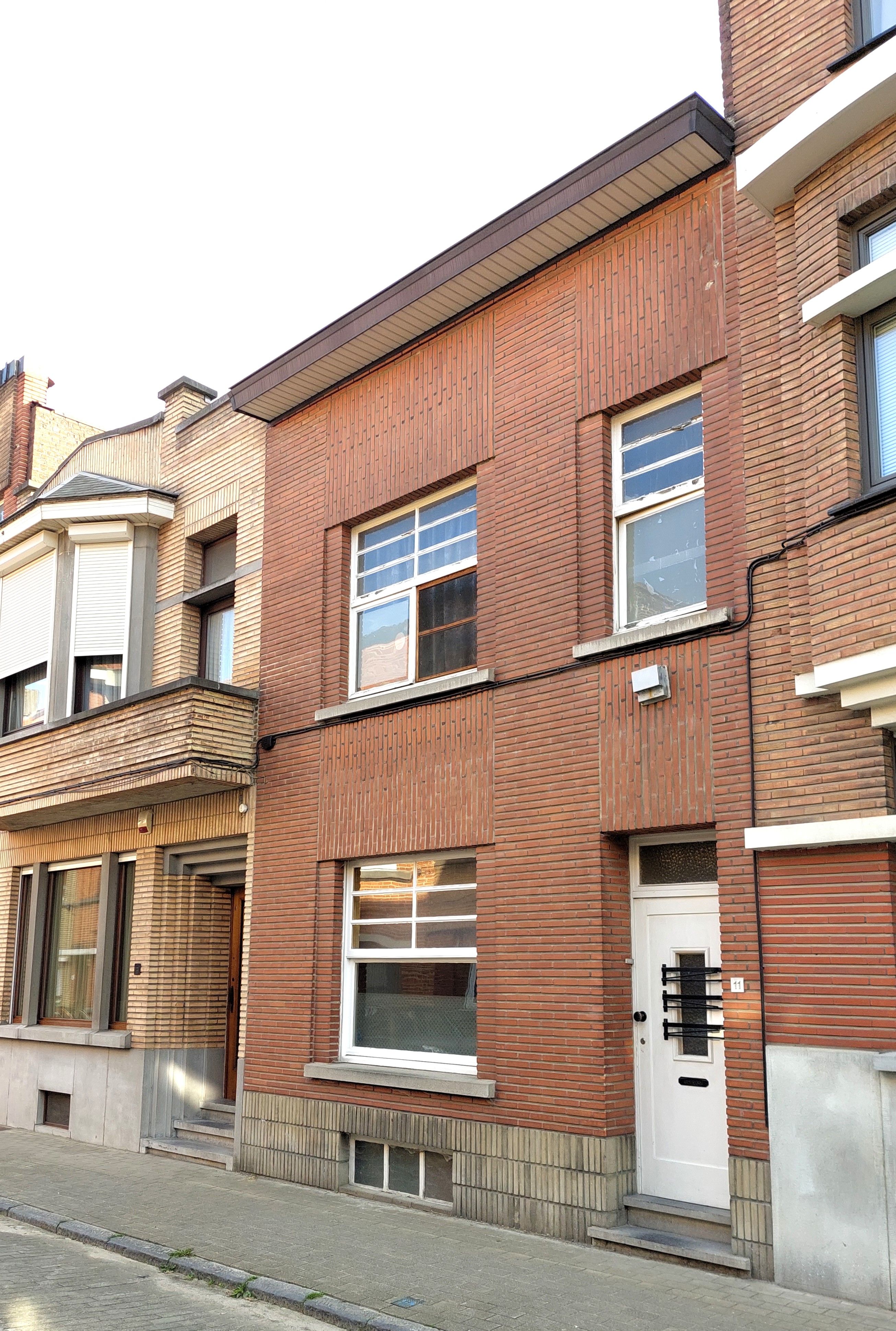 Goed gelegen woning // 2 slaapkamers + zolder om af te werken foto 9