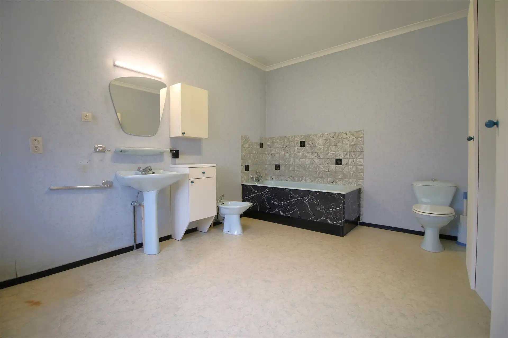 Te renoveren woning met tuin en garage foto 11