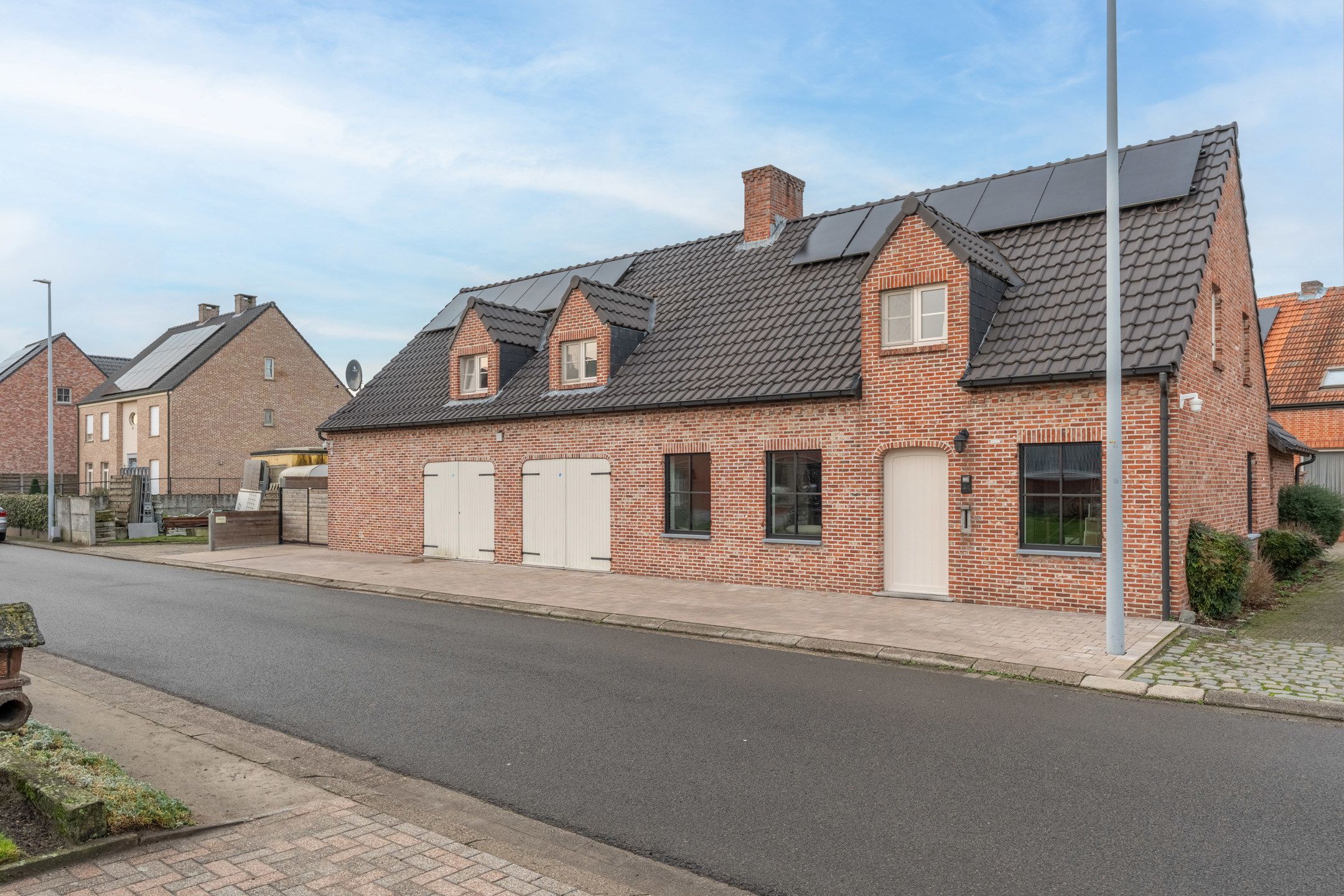 Instapklare gezinswoning met 5 slpks en 2 bdks te Vosselaar. foto {{pictureIndex}}