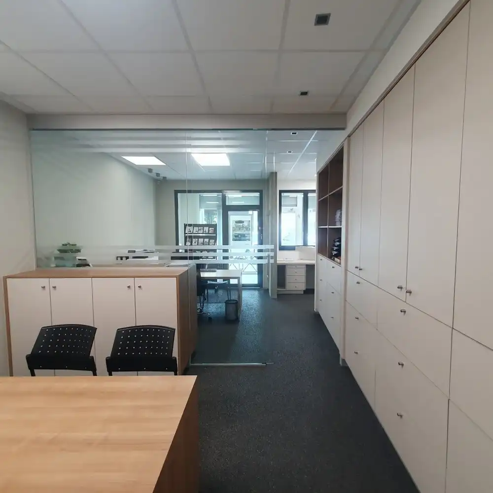 Handelspand met goede zichtbaarheid in het centrum van Neerpelt foto 7