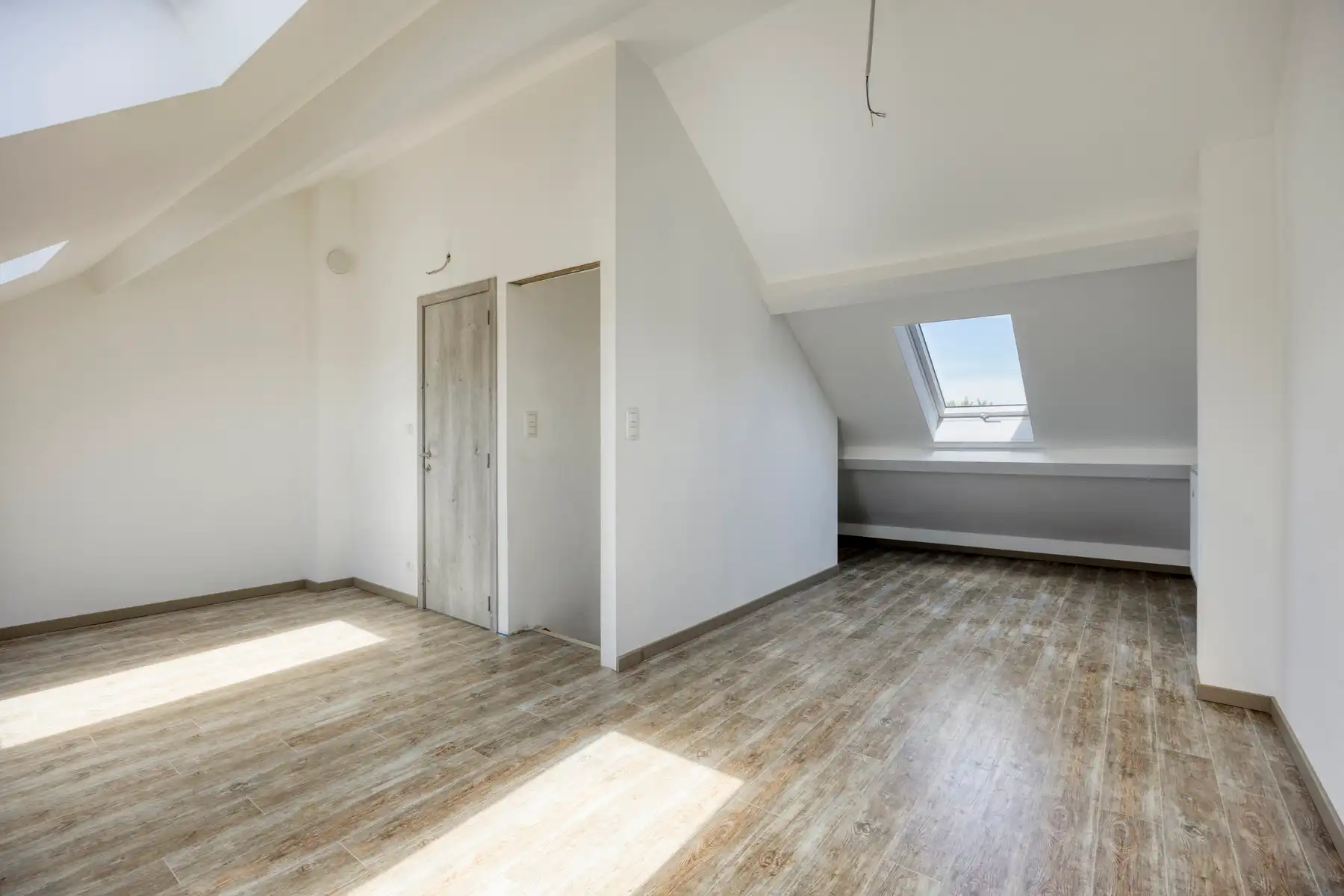 Nieuwbouw triplex met 4 slaap- en badkamers, tuin en parking foto 21